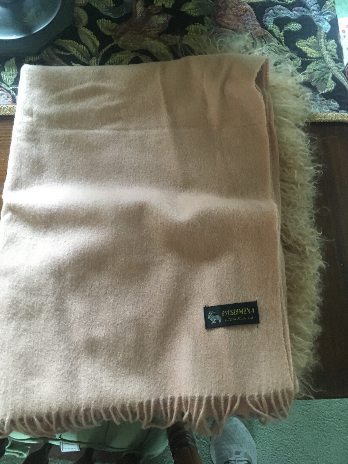 GORGEOUS Pasmina scarf/shawl – 64 x 48 inches – wool & faux fur – pink