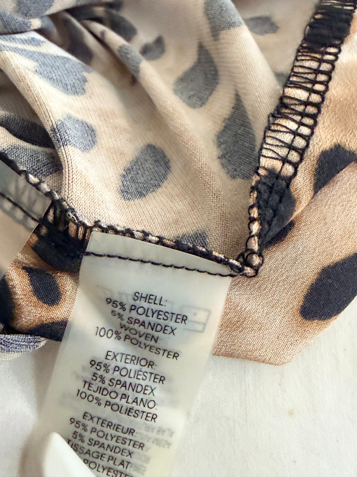 {CALVIN KLEIN} Shirt/Top/Blouse Sz. L Beige/Black Animal Print Ruched Sleeves