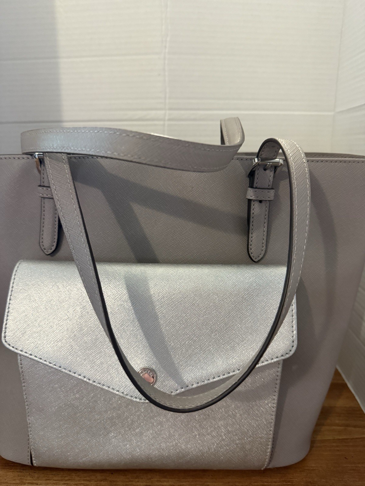 Michael Kors Pearl Grey Leather Jet Set Large Multi Function Pocket Tote Bag
