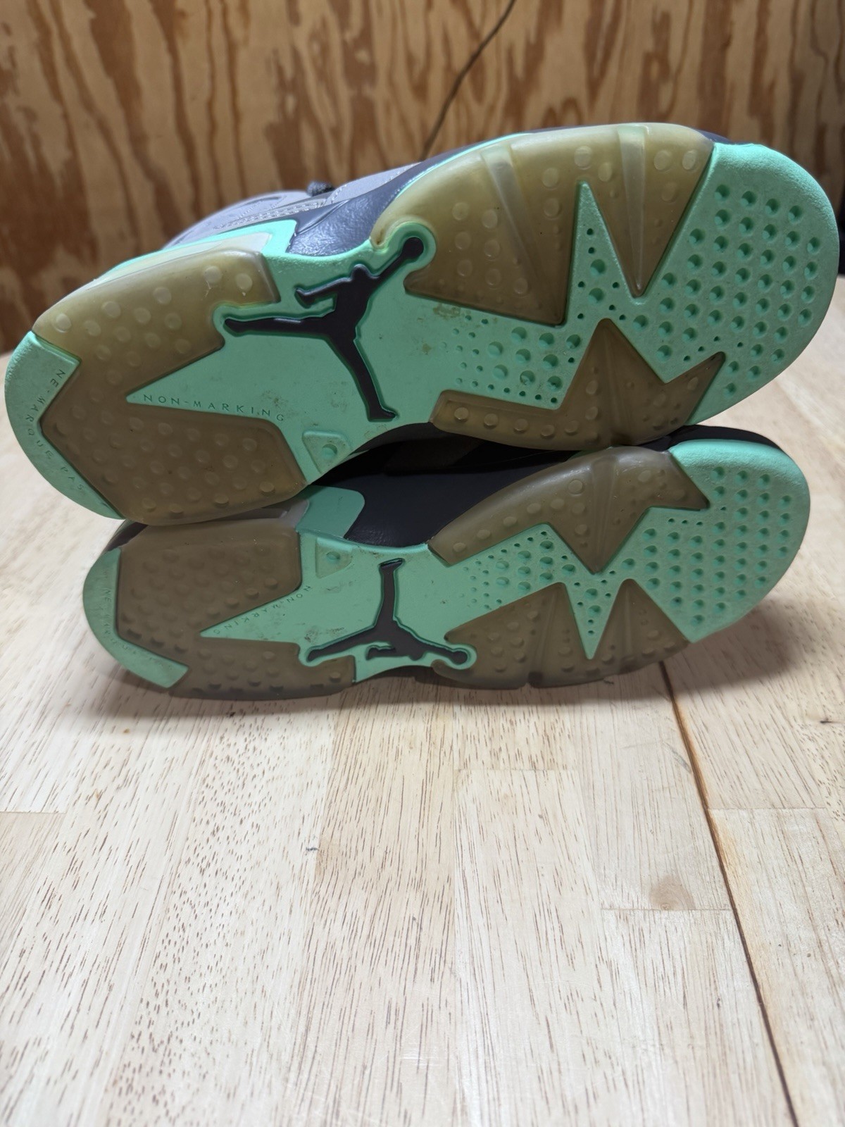 Air Jordan 6 Retro Green Glow Jade Gray Mint Green Youth Size 4.5Y Sneakers