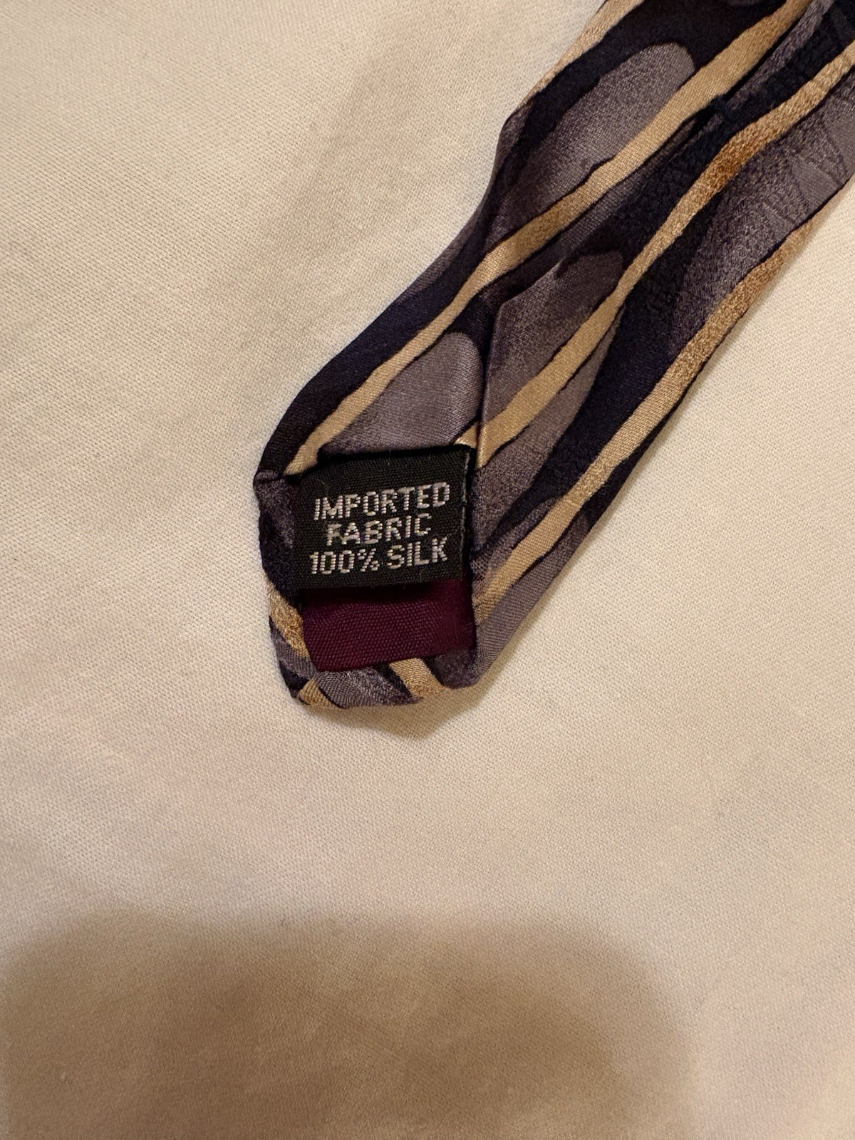 Surrey Men’s Woven 100% Silk Tie Navy Gold Gray Geometric Pointed Classic
