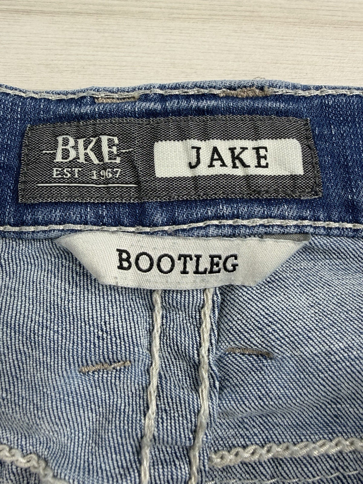 Buckle BKE Jake Jeans Boot Leg Medium Wash Stretch Whiskered Denim Mens 30×32