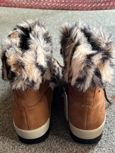 NWT WOMENS COUGAR VANITY WATERPROOF SUEDE WINTER BOOTS TAN/LEOPARD FAUX FUR 10M