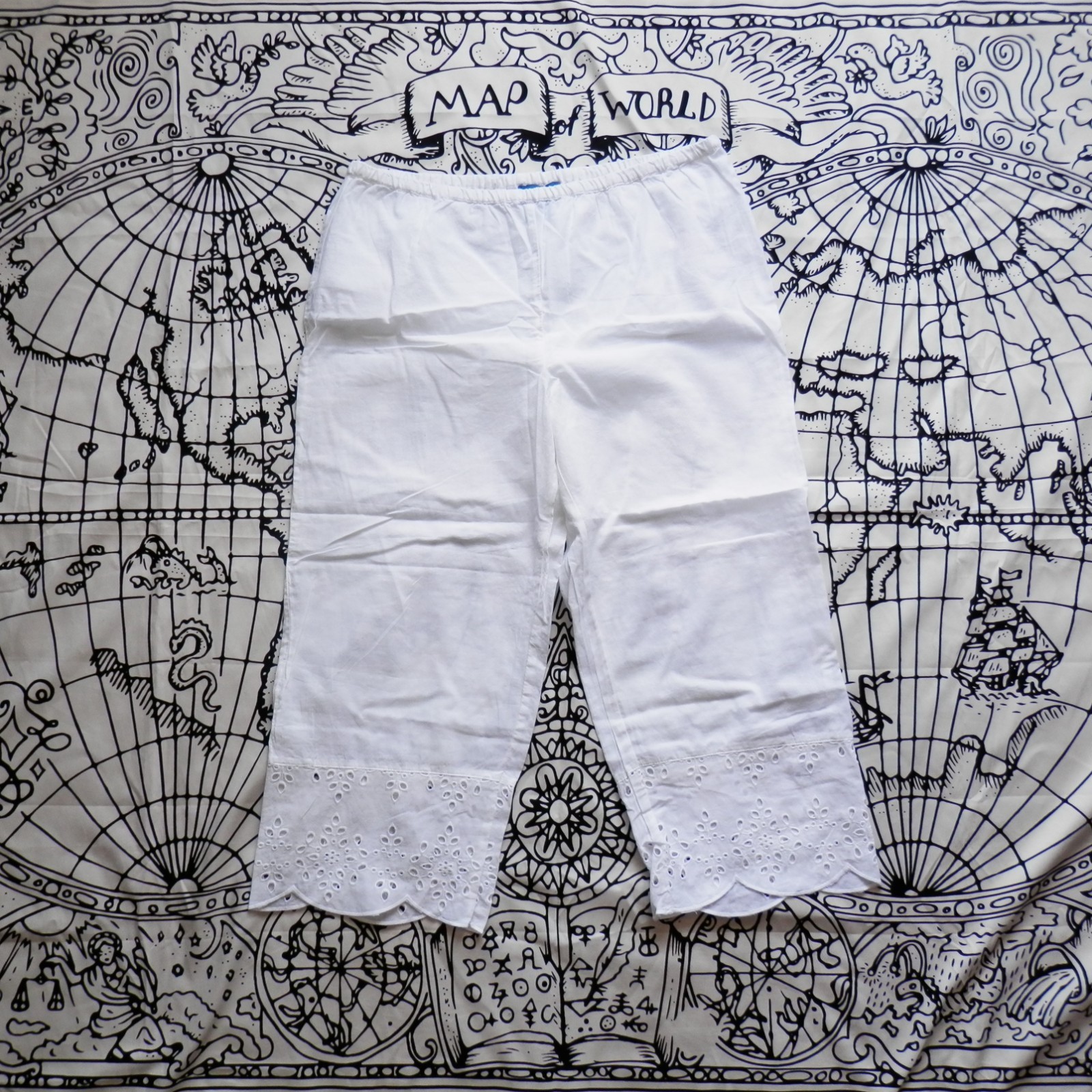 Antibes Blanc White Eyelet Capri Bottom Cover Up, Size M