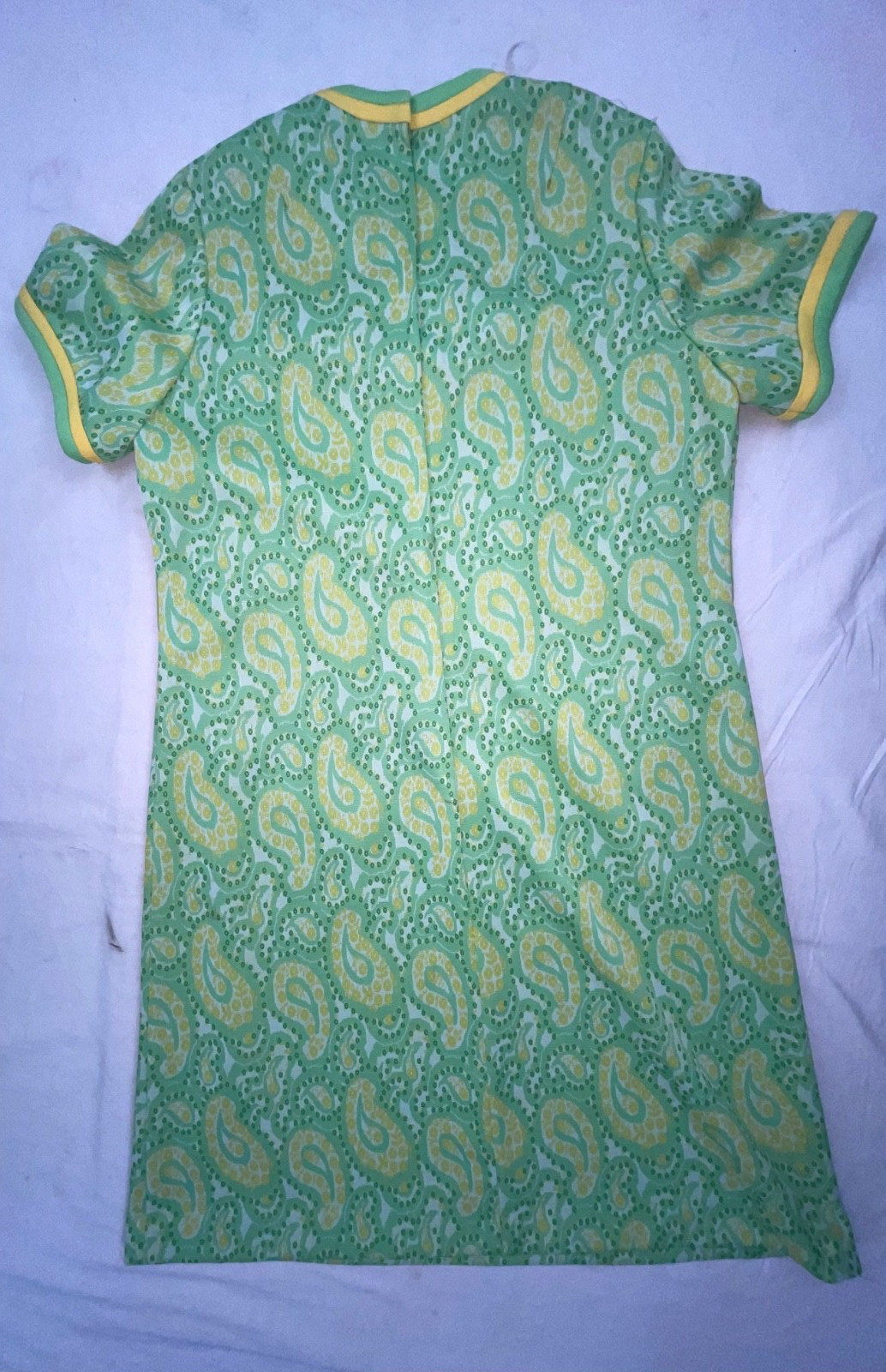 VTG 60S 70S WOMENS POLYESTER PAISLEY GREEN WHITE YELLOW SCOOTER DISCO GOGO DRESS