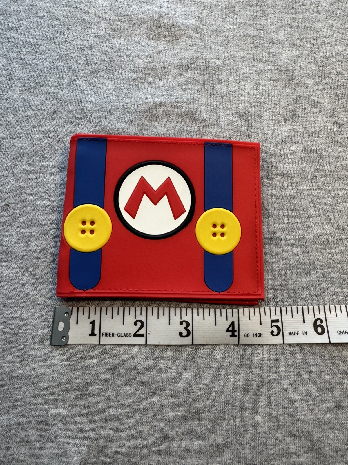 NWOT Super Mario Brothers Bifold Wallet Silicone Rubber Bioworld Game Luigi