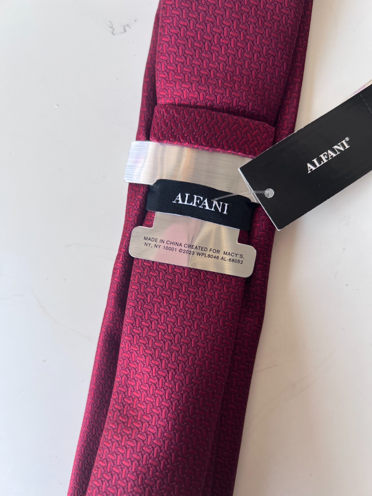 $69 New Alfani Men’s Edson Mini-Link Neck Tie Burgundy Size One