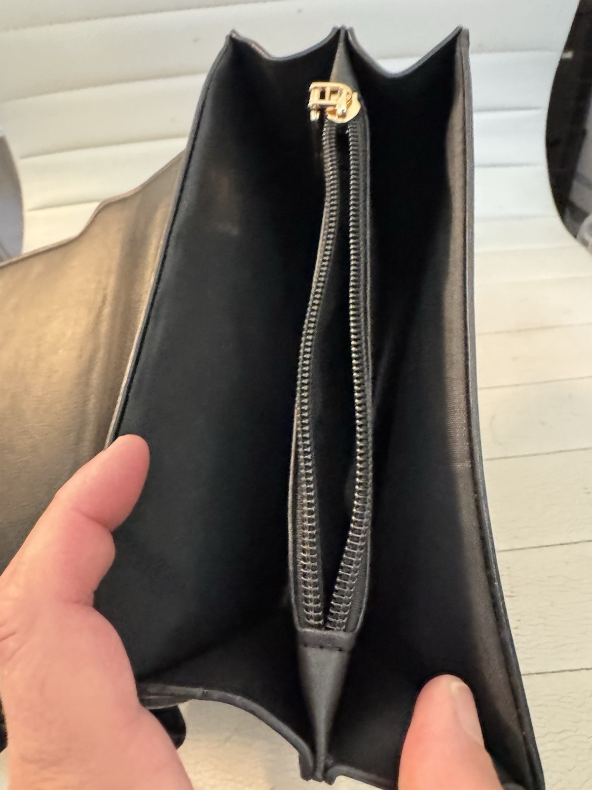 Black Crossbody Bag Zip Closure Gold Tone Hardware Chain Strap Detachable Strap