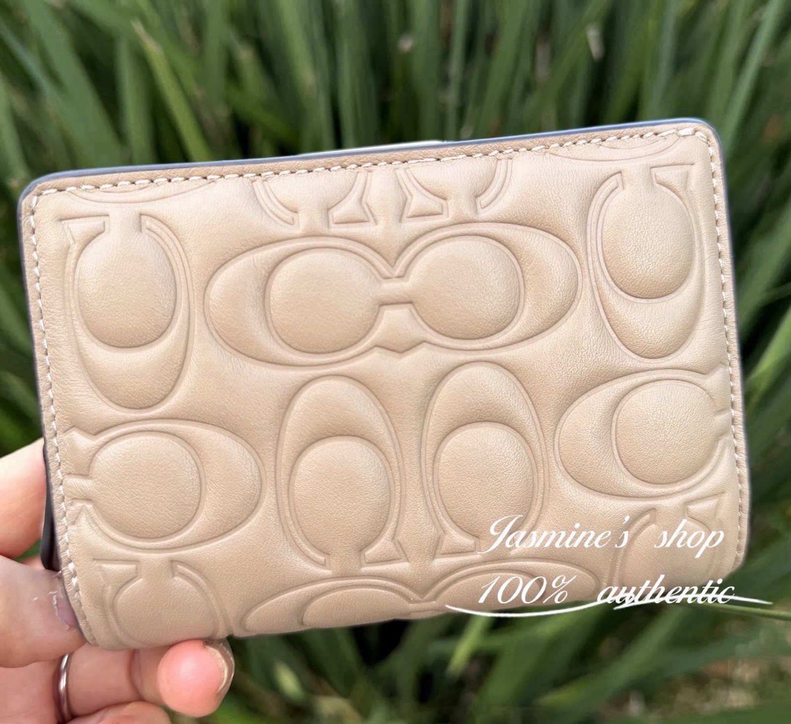 NWT Coach Medium Corner Zip Wallet With Signature Leather CM241