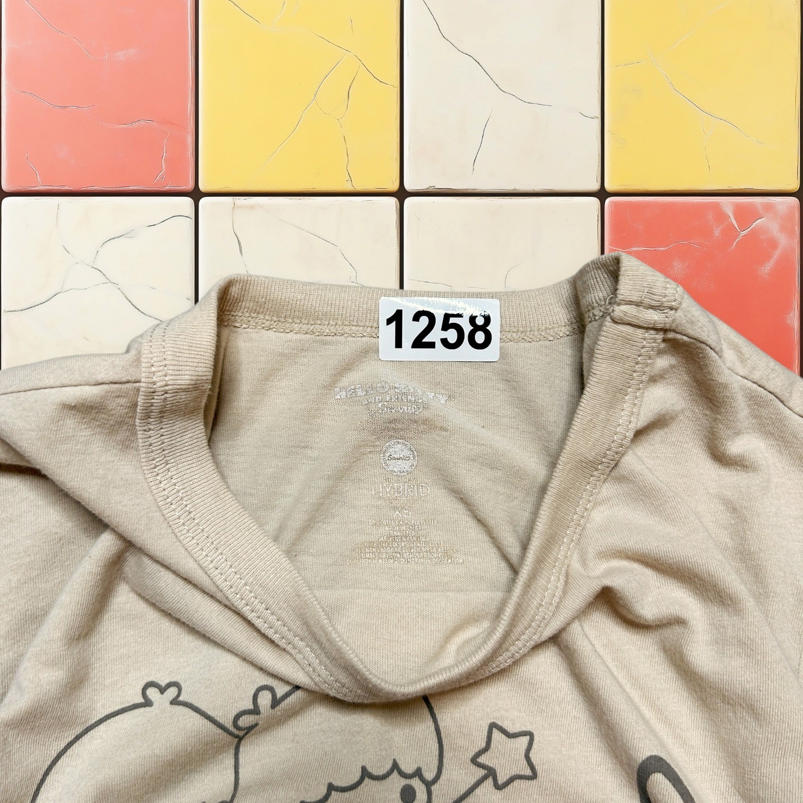 Y2K Hello Kitty Sanrio Tee Womens XS Beige Japan Kawaii Graphic Cartoon T-Shirt