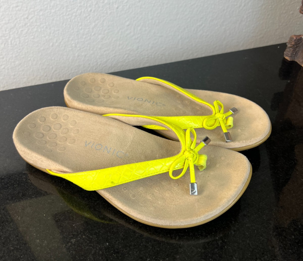 Vionic Bella II Toe Post Thong Sandal Yellow Patent Croc Size 7.5
