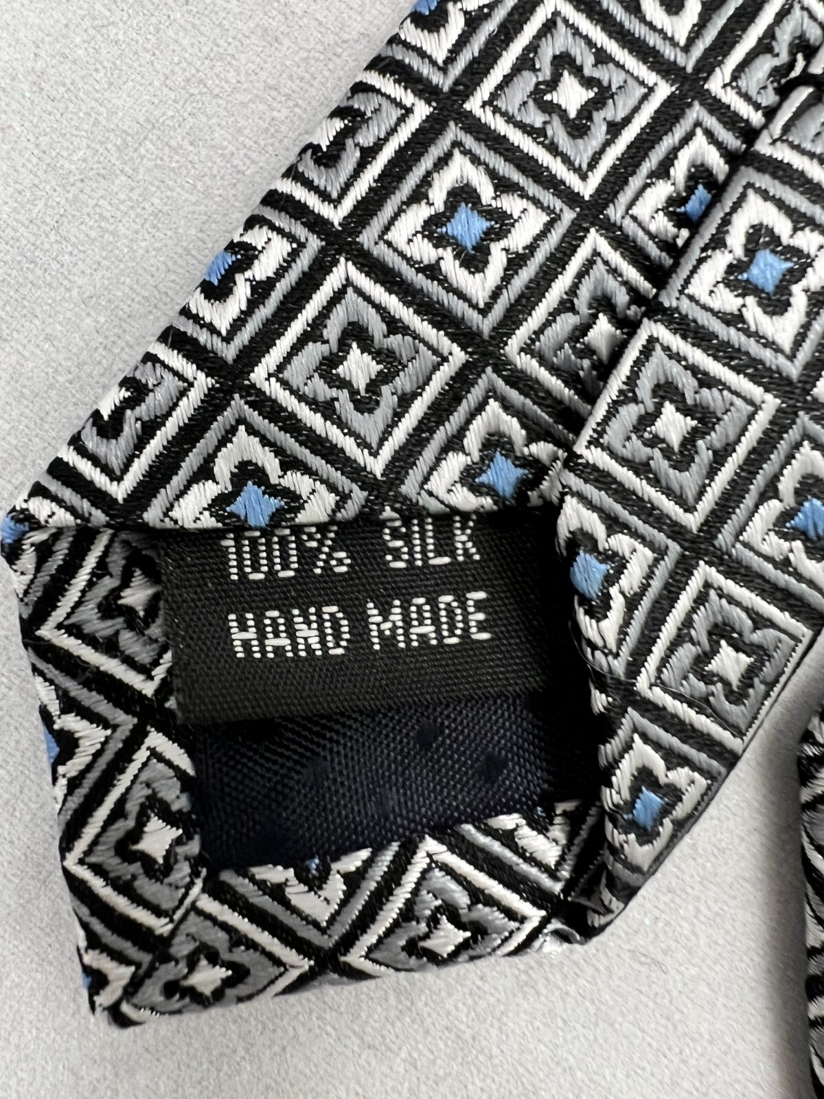 CORPORATE IMAGE TOM JAMES Silver, Gray, Blue 3.25″ W Men’s SILK Neck Tie