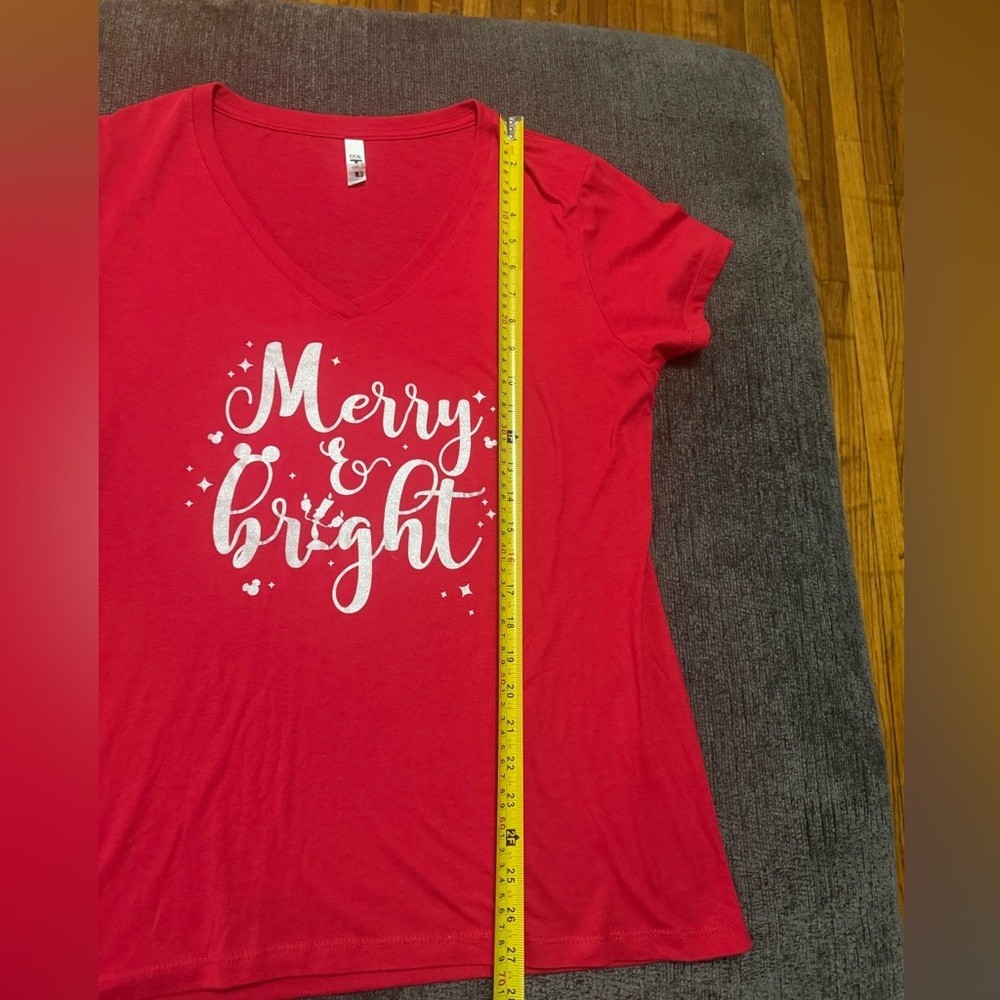 ✨ NWOT “Merry & Bright” Red V-Neck Tee – XXL ✨