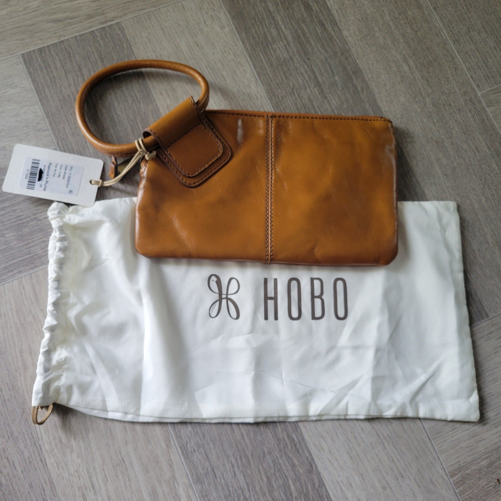 New HOBO Sable Clutch Women Truffle Brown Leather Circular Wristlet Quiet Luxury