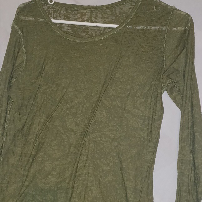 Bongo Women’s Green Solid Scoop Neck Long Sleeve Pullover T-Shirt Size L