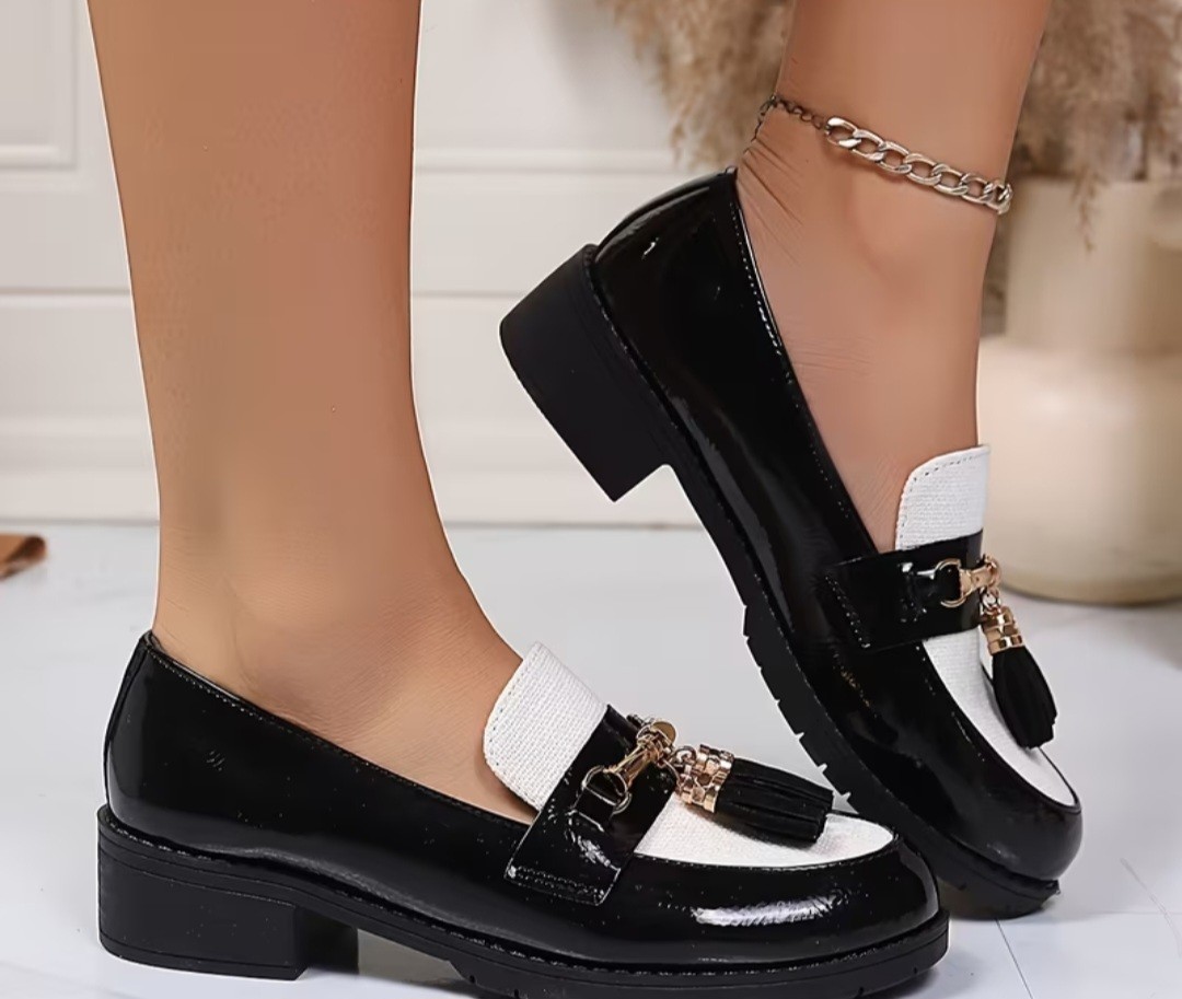 Womans Slip-On Loafers Black/white With Tassel And Comfort