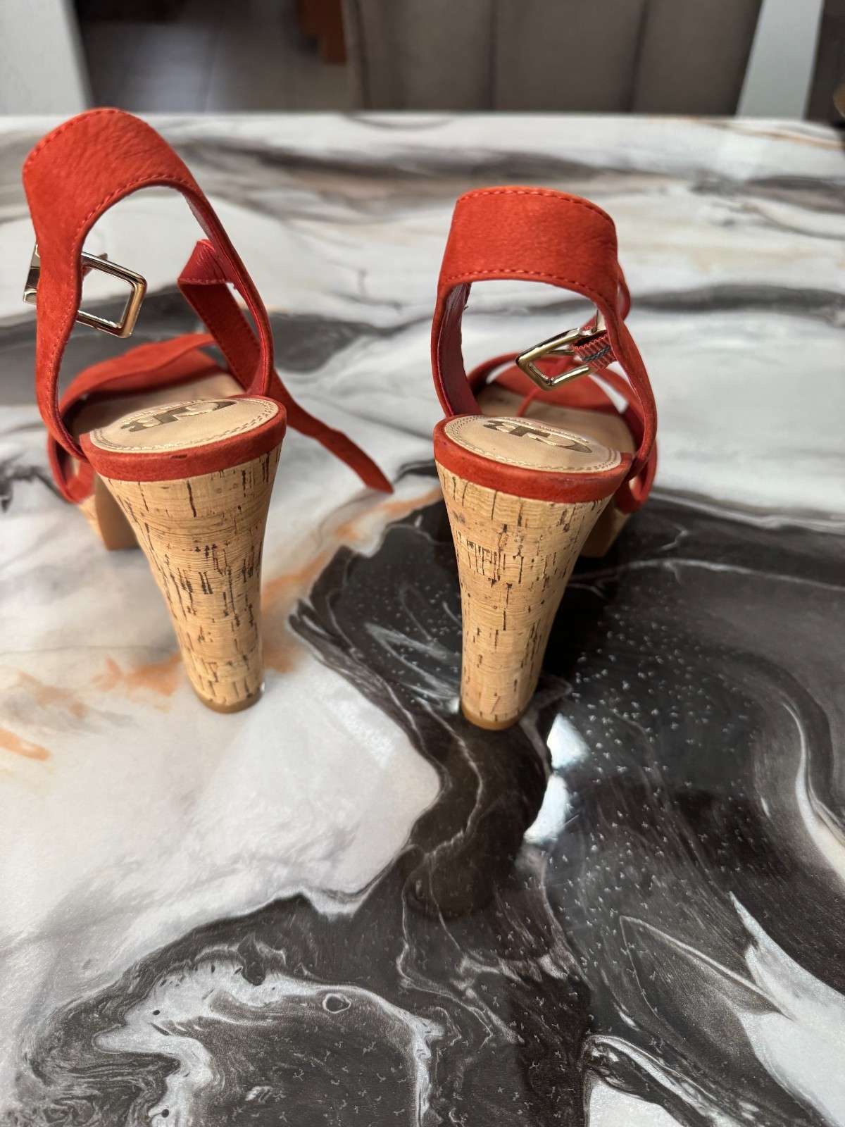 Comfortable sandal-heel Shoe, fairly used, perfect for all occasions