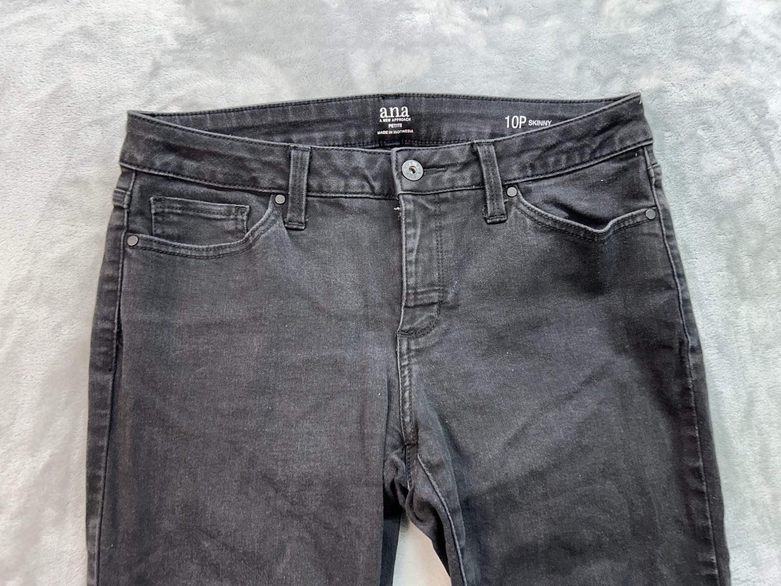 a.n.a. Petites Jeans Womens Sz 10P Black Skinny Stretch Denim Whiskered Faded
