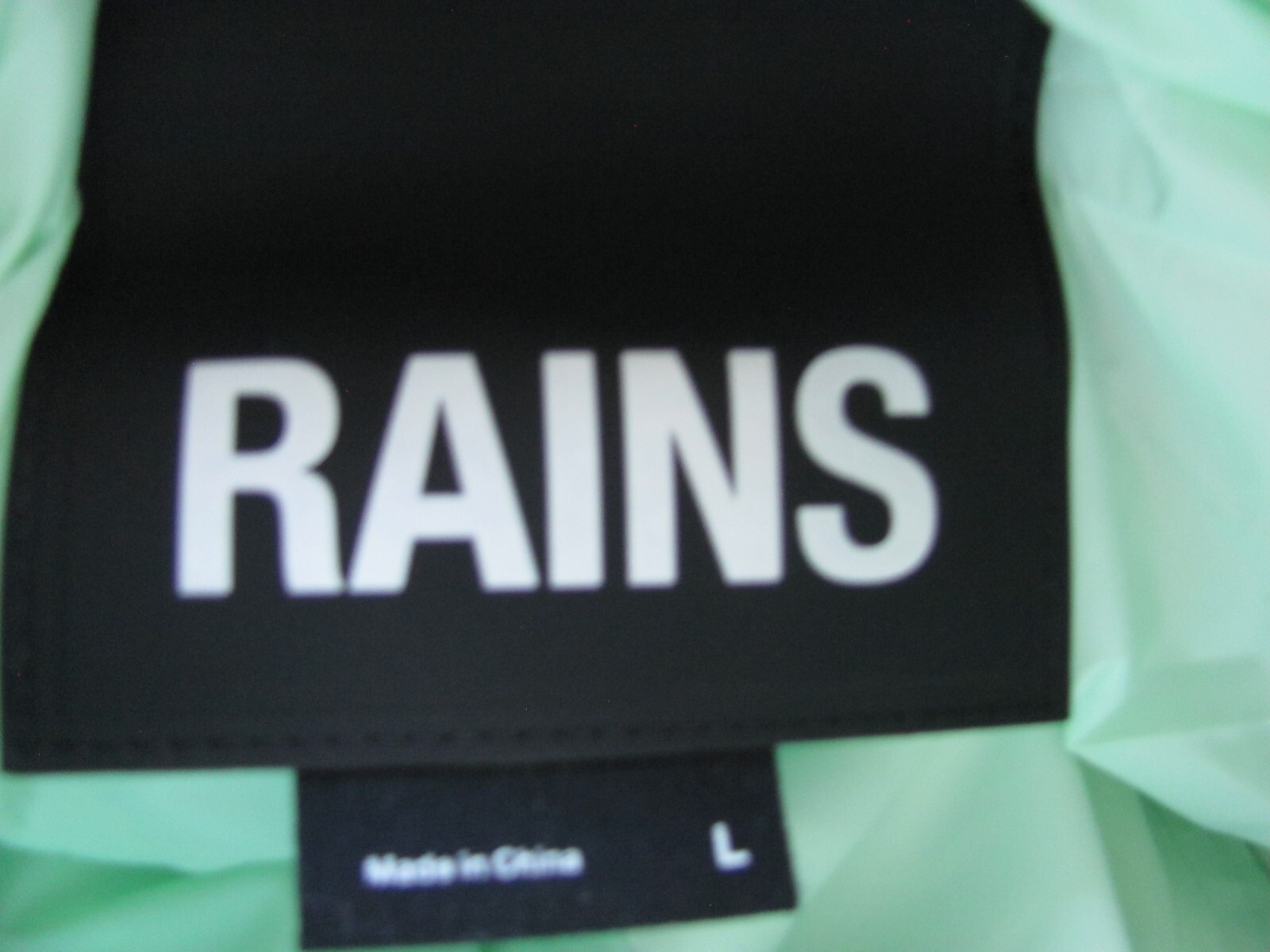 RAINS UNISEX LOOP VEST NEW WITH TAGS SIZE LARGE PIT TO PIT 24 IN LENGTH 26 IN. H