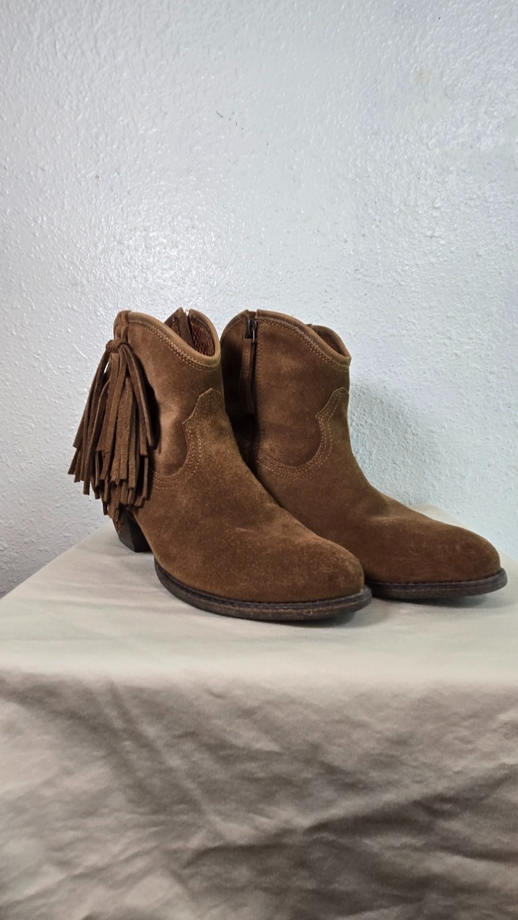 Ariat Duchess Western Bootie – Premium Full-Grain Suede – US 7B