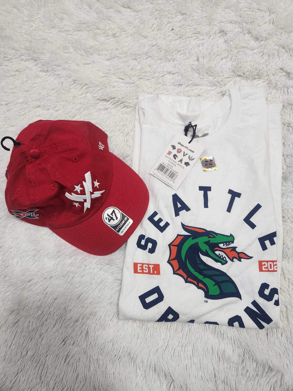 XFL Men’s Seattle Dragons Logo 2020 Tee Shirt T-Shirt XFL Cap Bundle. B24