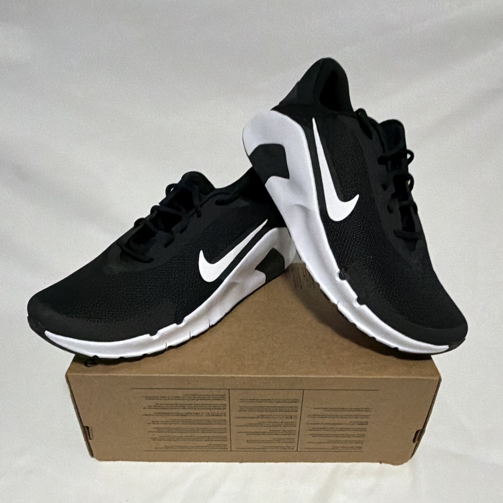 Nike Flex Train Wide Black/White Lace-Up Wide Low Top Mesh Training Sneakers