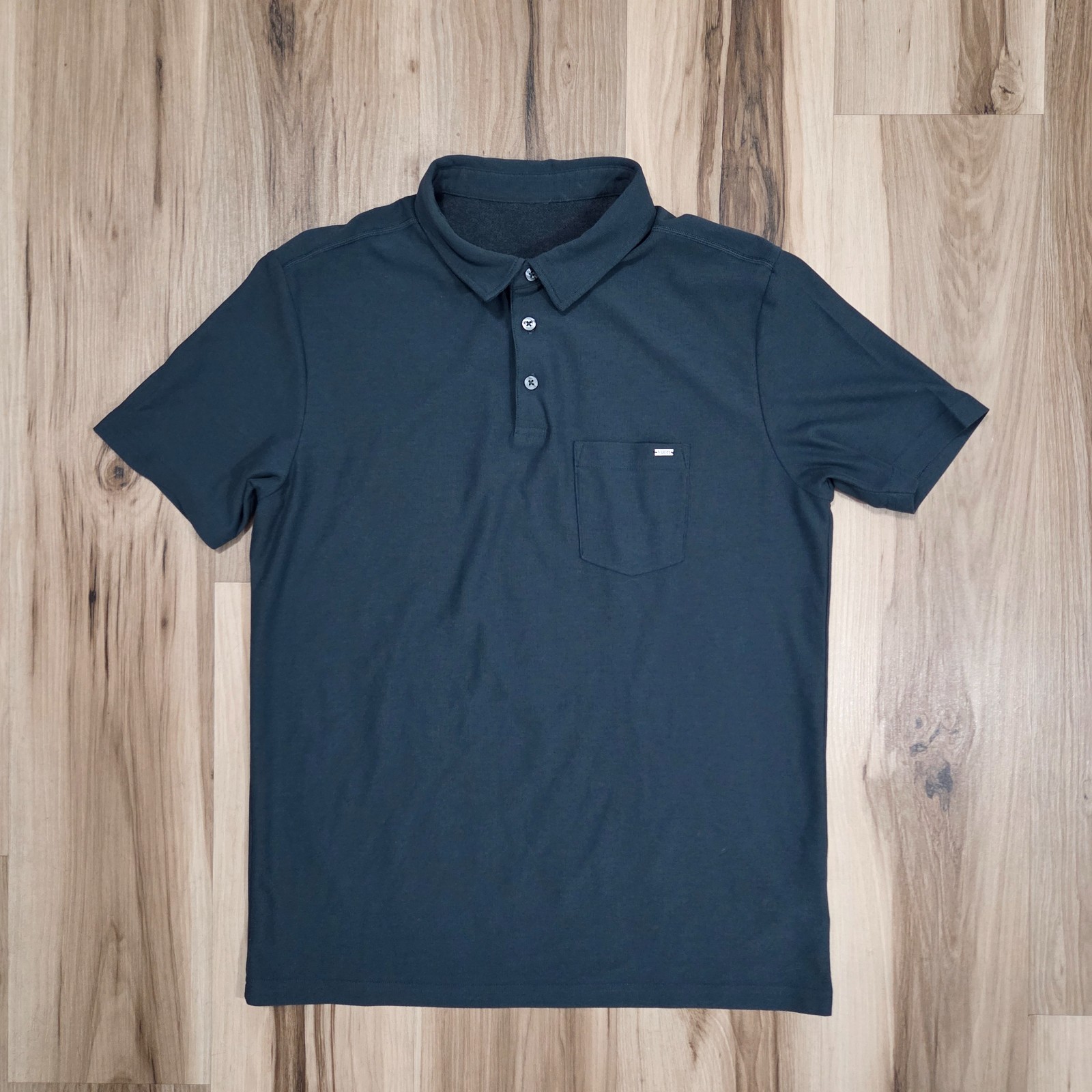 Vuori Ace Polo Shirt Blue Mens M Short Sleeve Front Pocket Collared Shirt