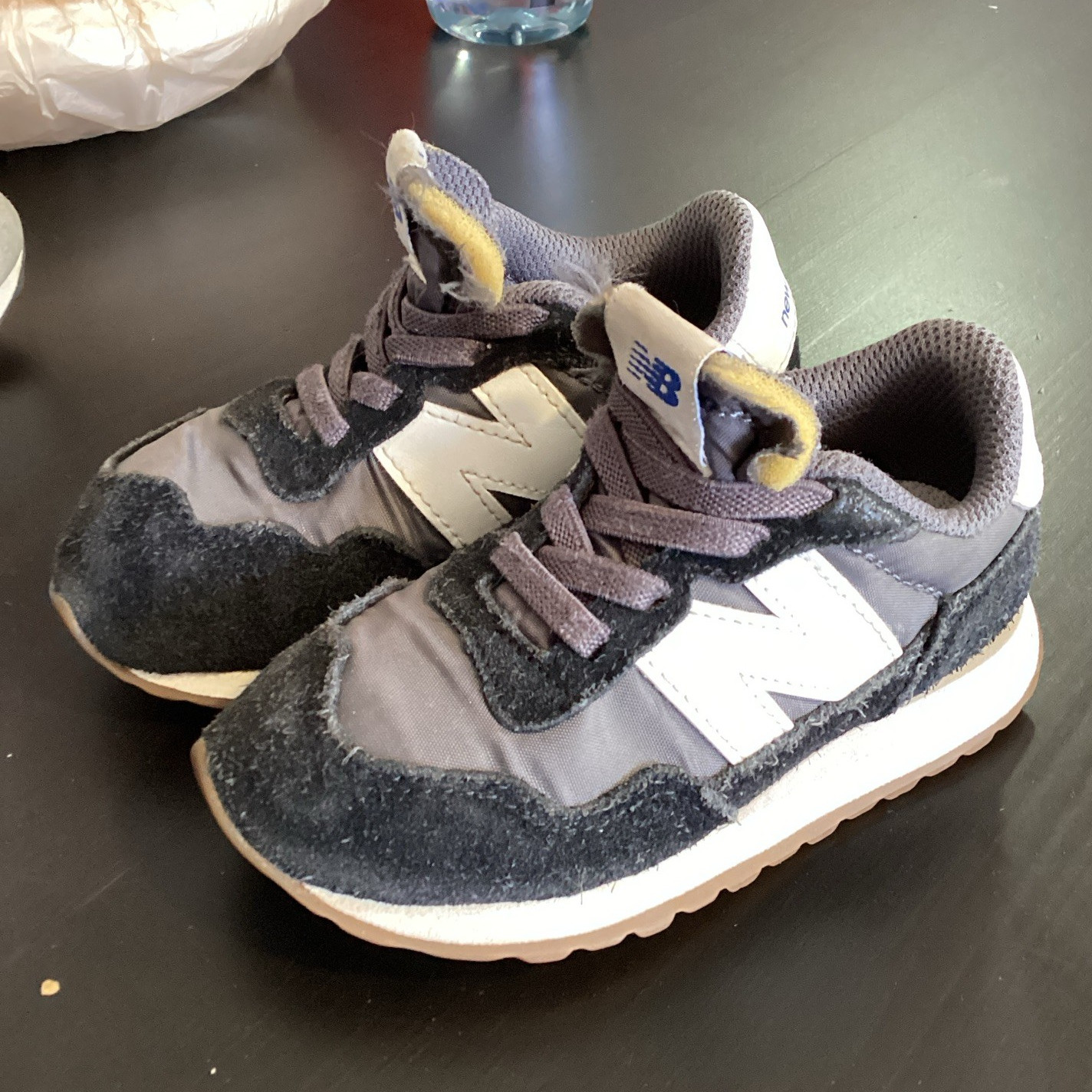 New Balance Unisex Kids US 8 Gray/Black/White Suede Low Top Sneakers
