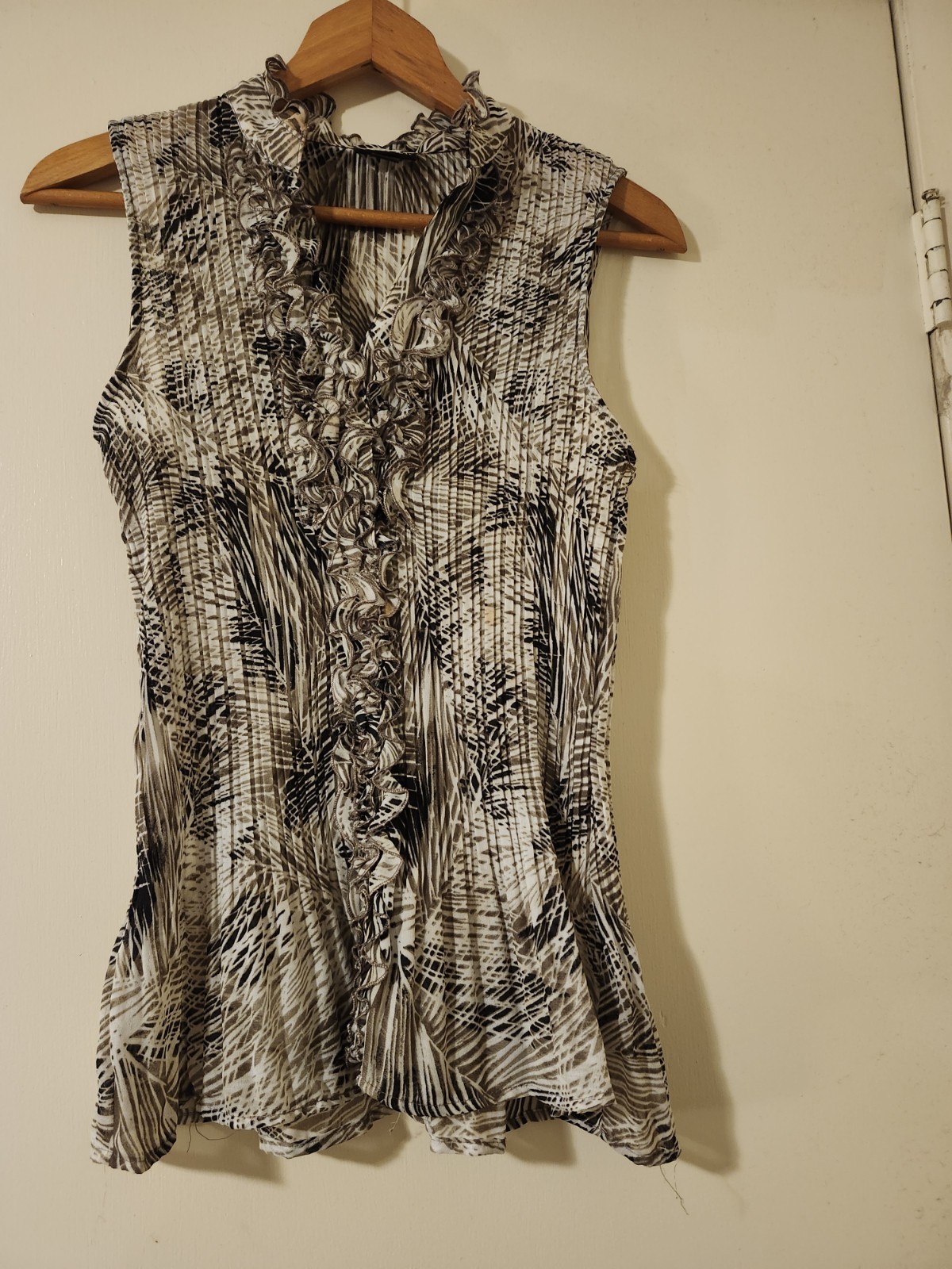 East 5th Black/Beige Animal Print M Collared Ruffle Front Sleeveless Blouse