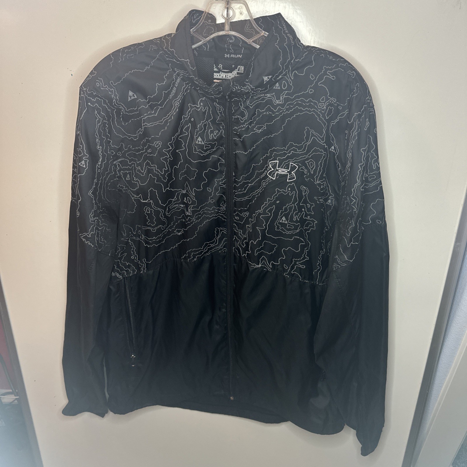 Under Armour Run regular all season gear windbreaker MENS L layer jacket running