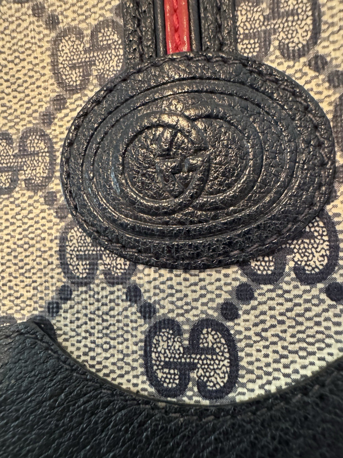 Gucci GG Supreme Monogram Beige/Black Medium Crossbody w/ Detachable Strap
