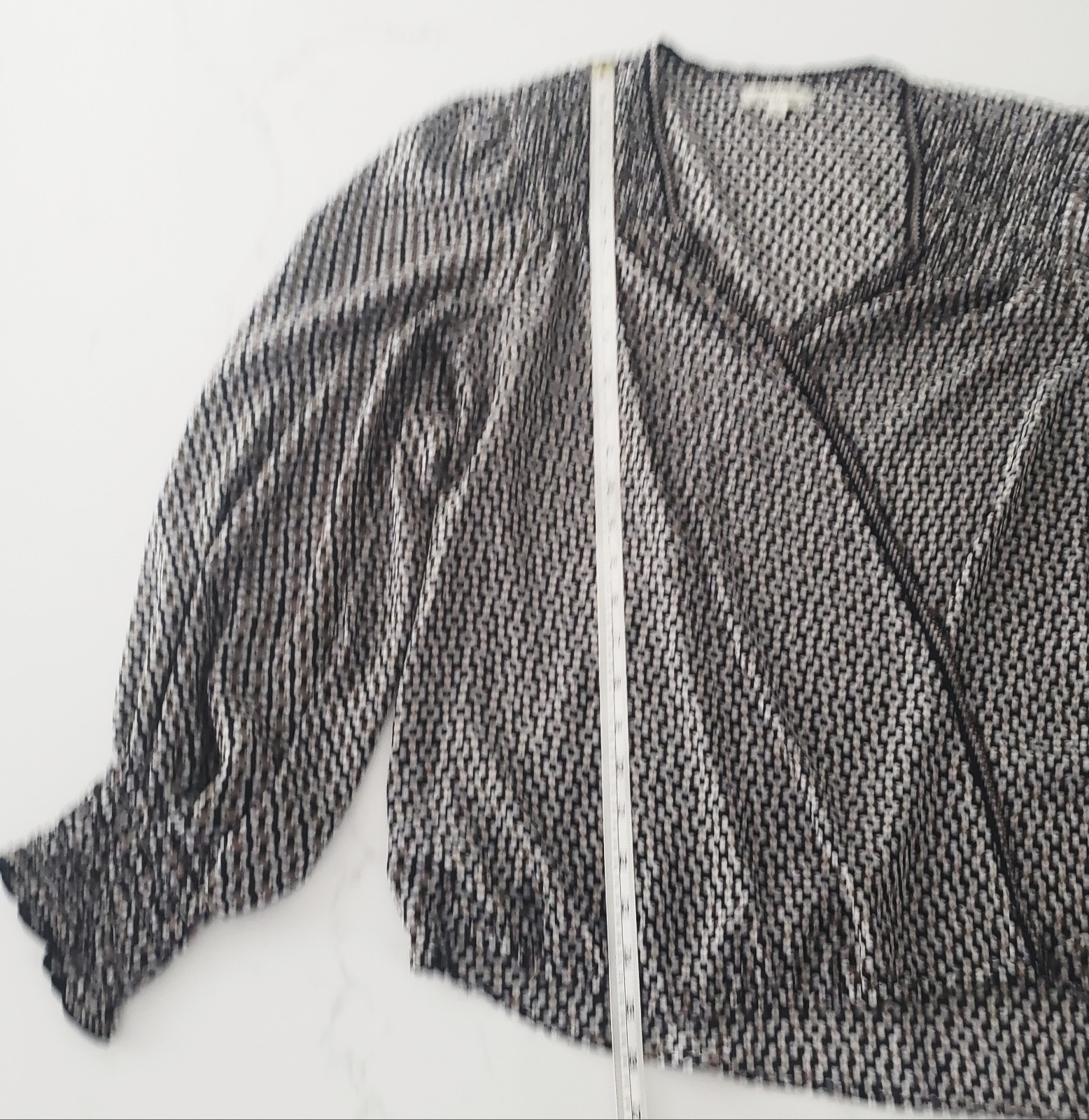 Max Studio Womens Large Long Sleeve Wrap V-Neck Black White Blouse Shirred Cuffs