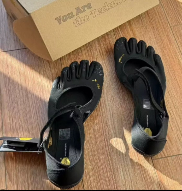 VIBRAM Five-finger Shoes Yoga Pilates Women’s Sports & Dance- Breathable Shoe