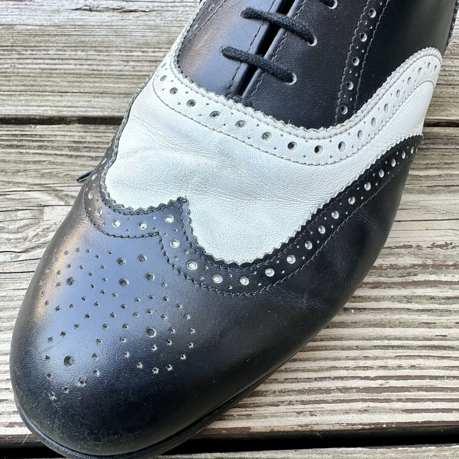Sanders England Spectator two-tone oxford wingtip shoes size 8.5