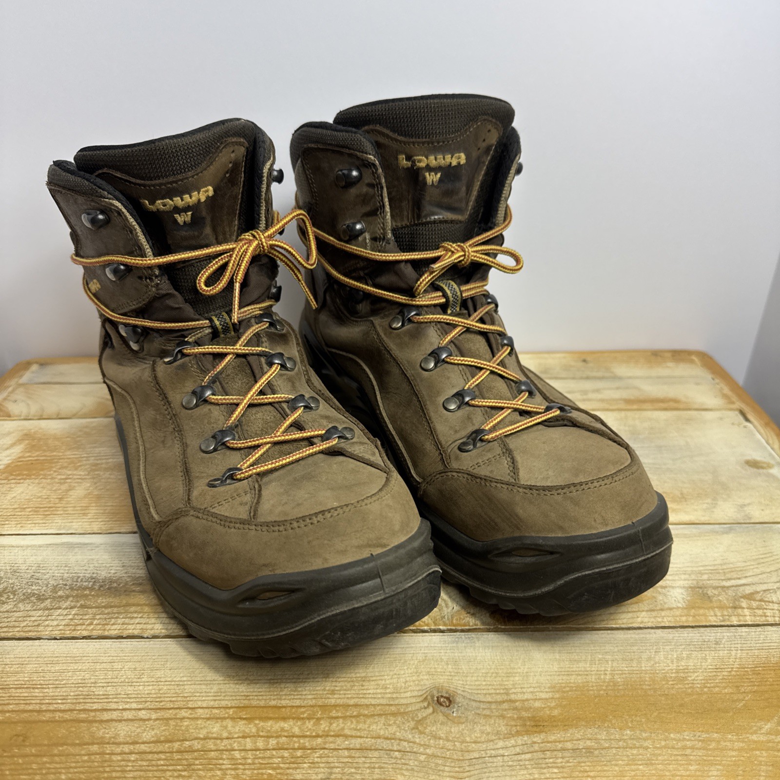 Lowa Boots Mens Size 13 Renegade GTX Mid Hiking Waterproof Vibram Brown Outdoor