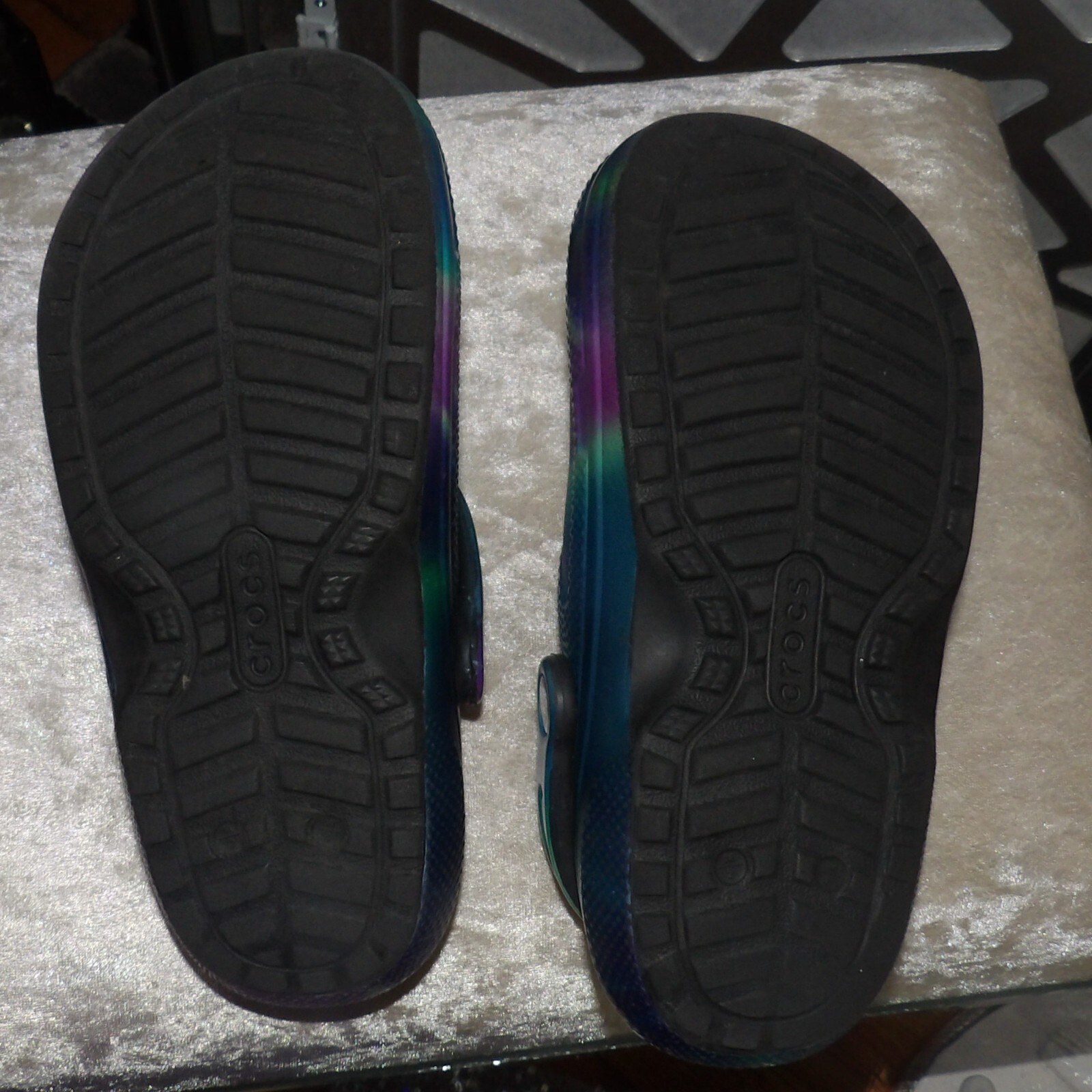 CROCS UNISEX NAVY BLUE/PURPLE TYE DYE BLACK LINED CLOGS,MULES( W:4/M:2)
