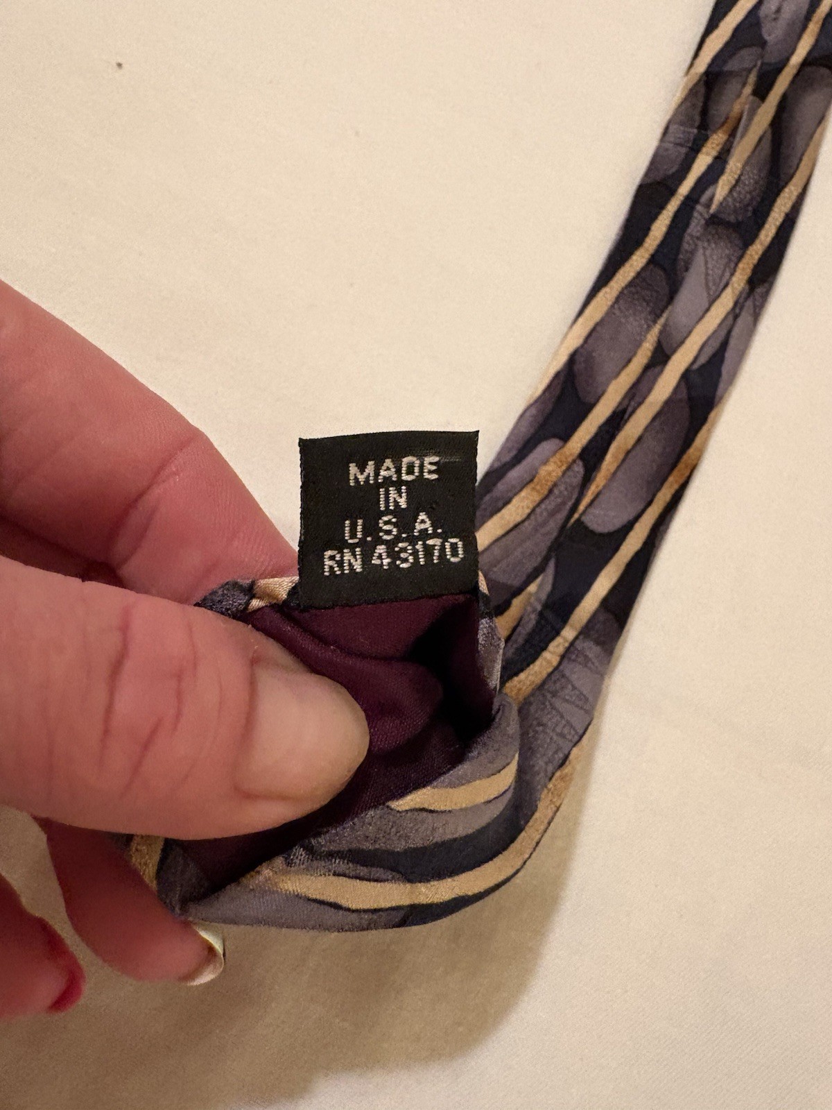 Surrey Men’s Woven 100% Silk Tie Navy Gold Gray Geometric Pointed Classic