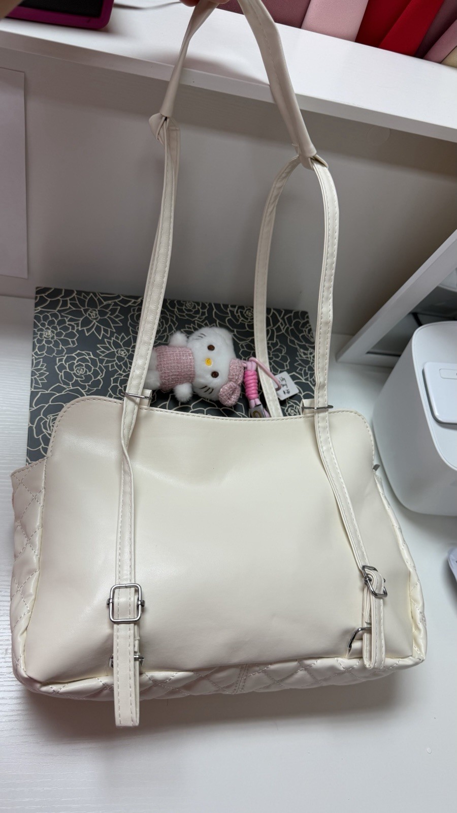 Sanrio Hello Kitty Ivory Quilted Shoulder Bag Zip w Pink Bow & Charm