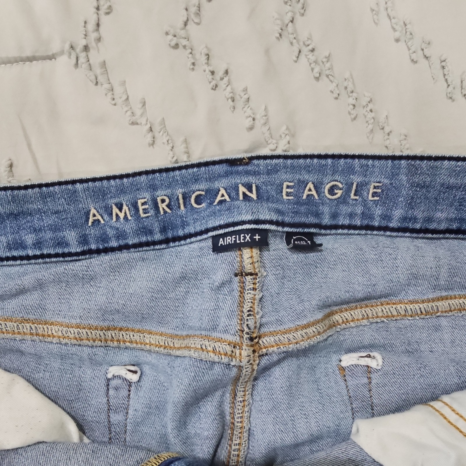 American Eagle Men’s Airflex+ Original Straight Jeans 0112-6327 Light Wash 34/30