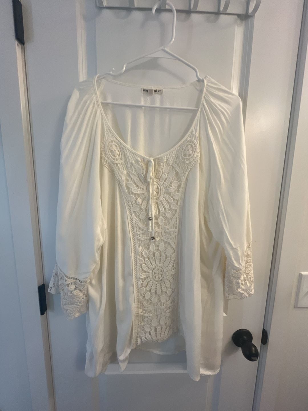 Indigo Thread Co. Ivory Lace Front Hi-Lo Peasant Blouse