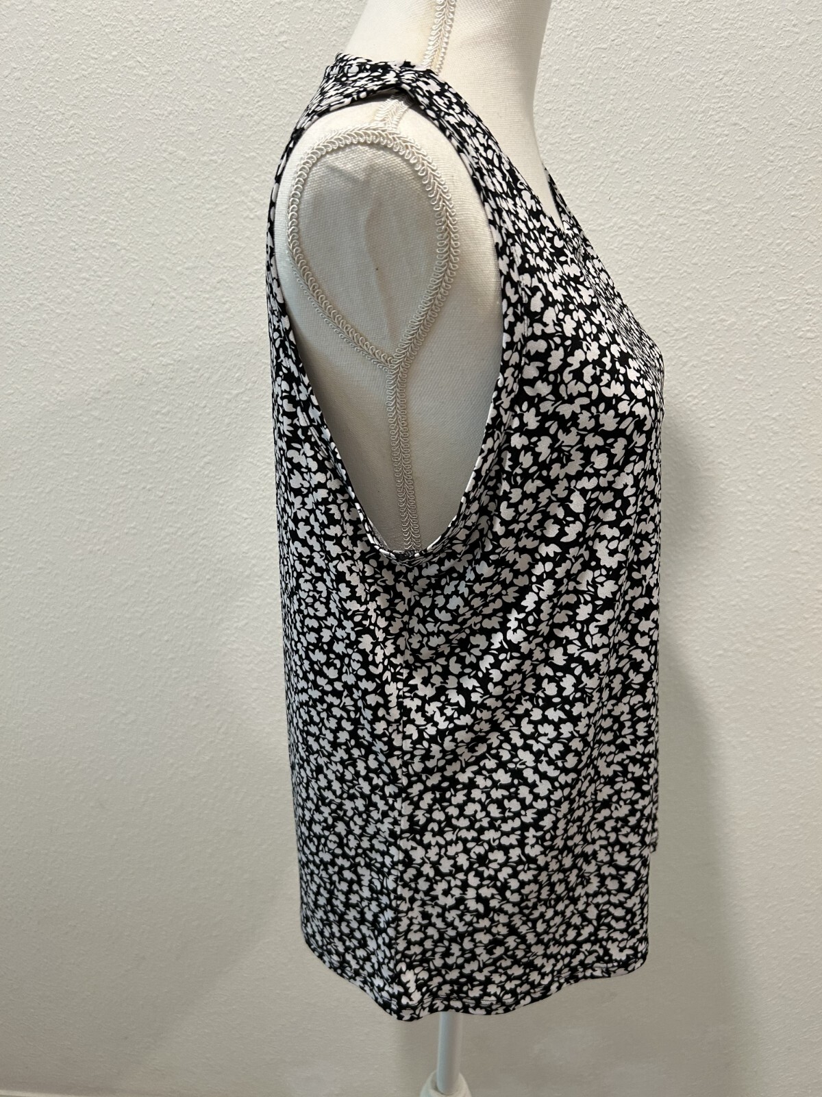 Vince Camuto Floral Crewneck Split Back Keyhole Tank Top MSRP $59 Choose Your Sz