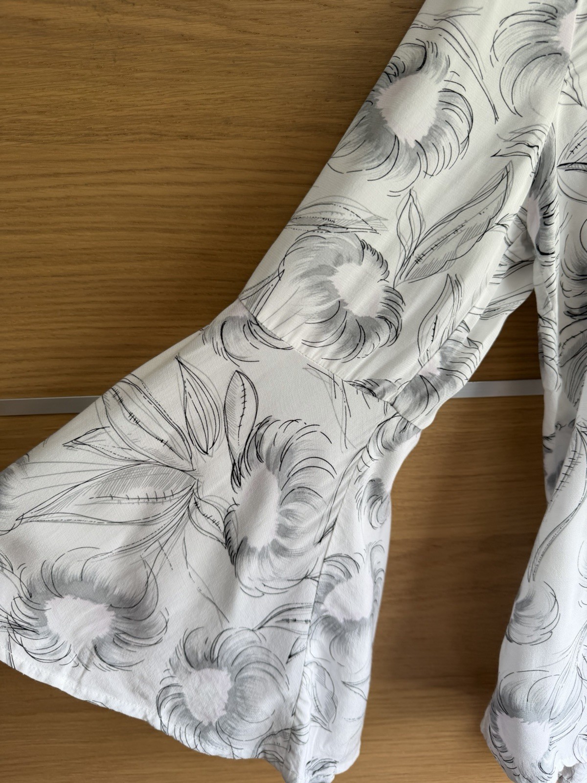 Mint Velvet Size 10 Pale Grey Floral Sketch Blouse Top Long Fluted Sleeves
