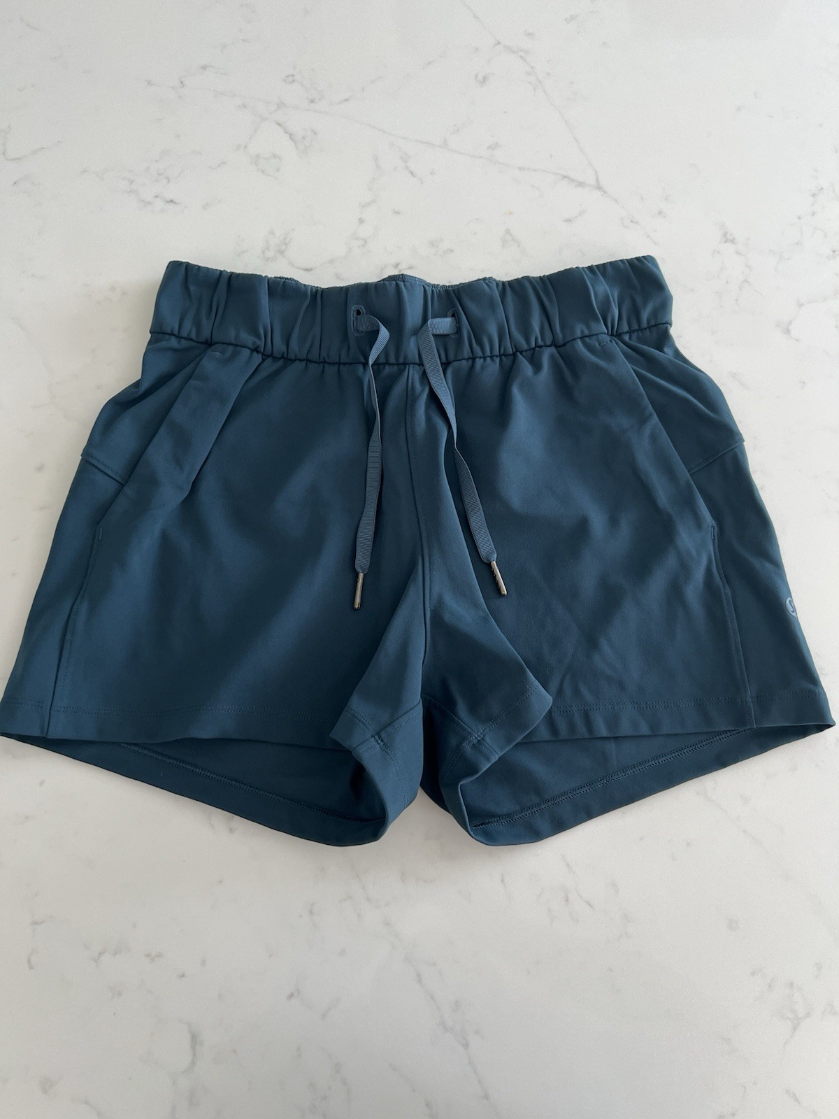 Lululemon On the Fly Shorts Submarine Size 4 Athletic Casual 2.5” Inseam