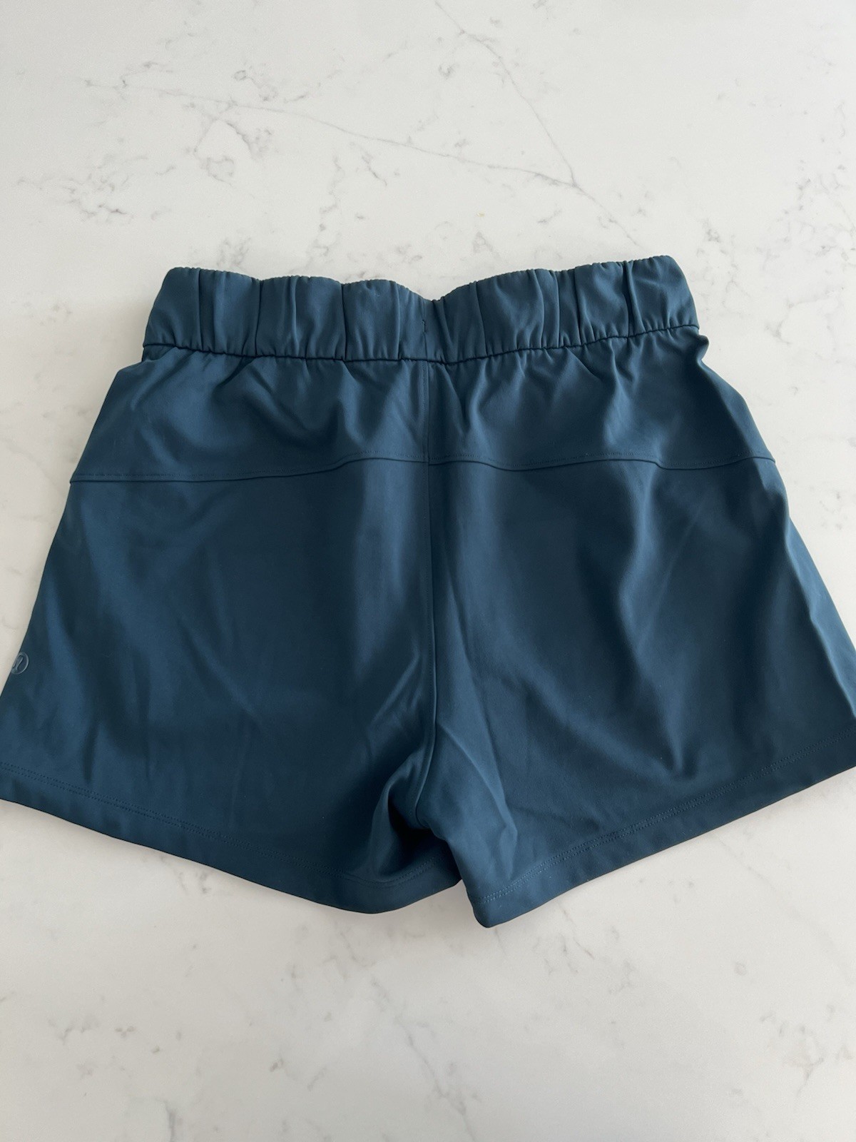Lululemon On the Fly Shorts Submarine Size 4 Athletic Casual 2.5” Inseam