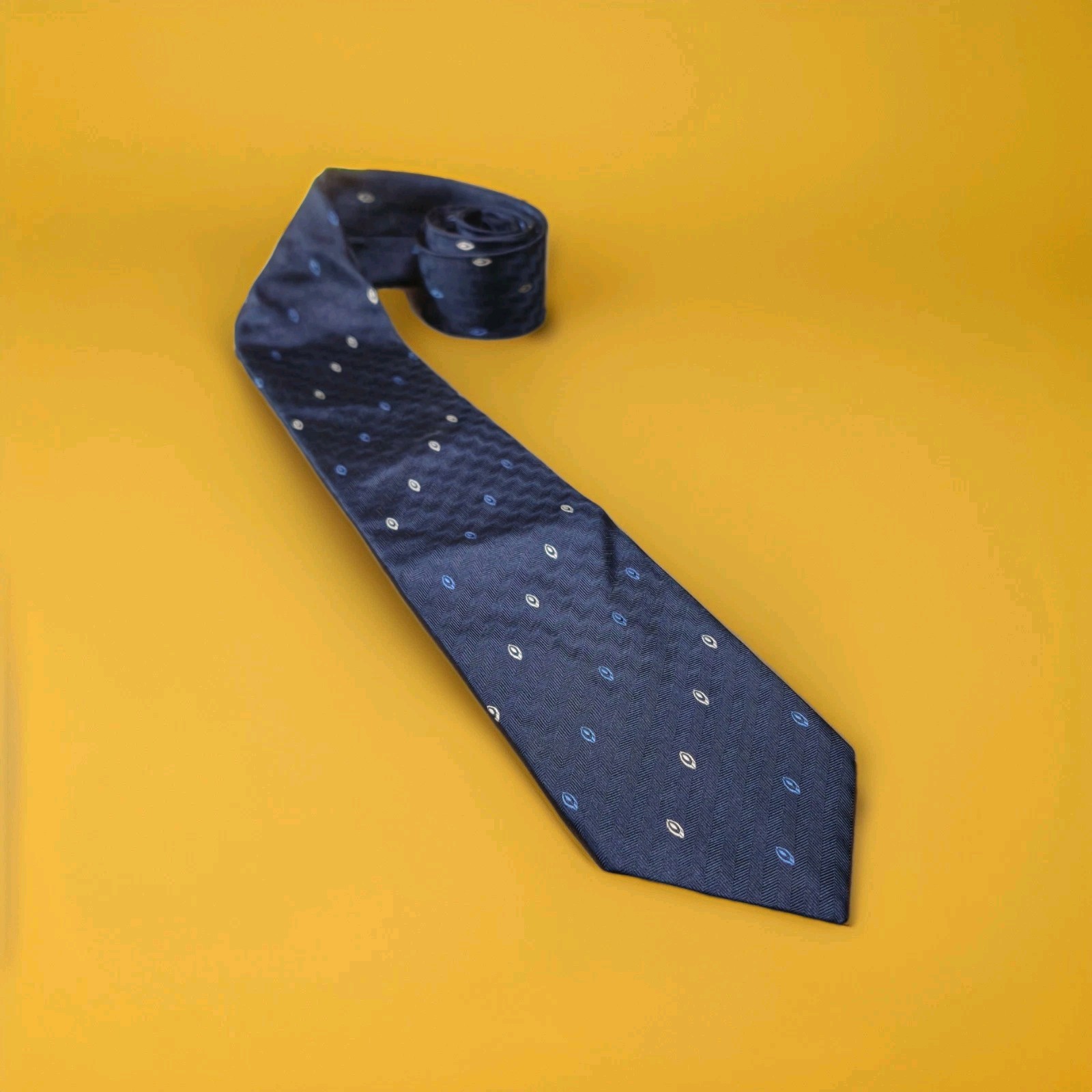 Octavian Couple – Solid Color Tailored Tie with Geometric Micro Design