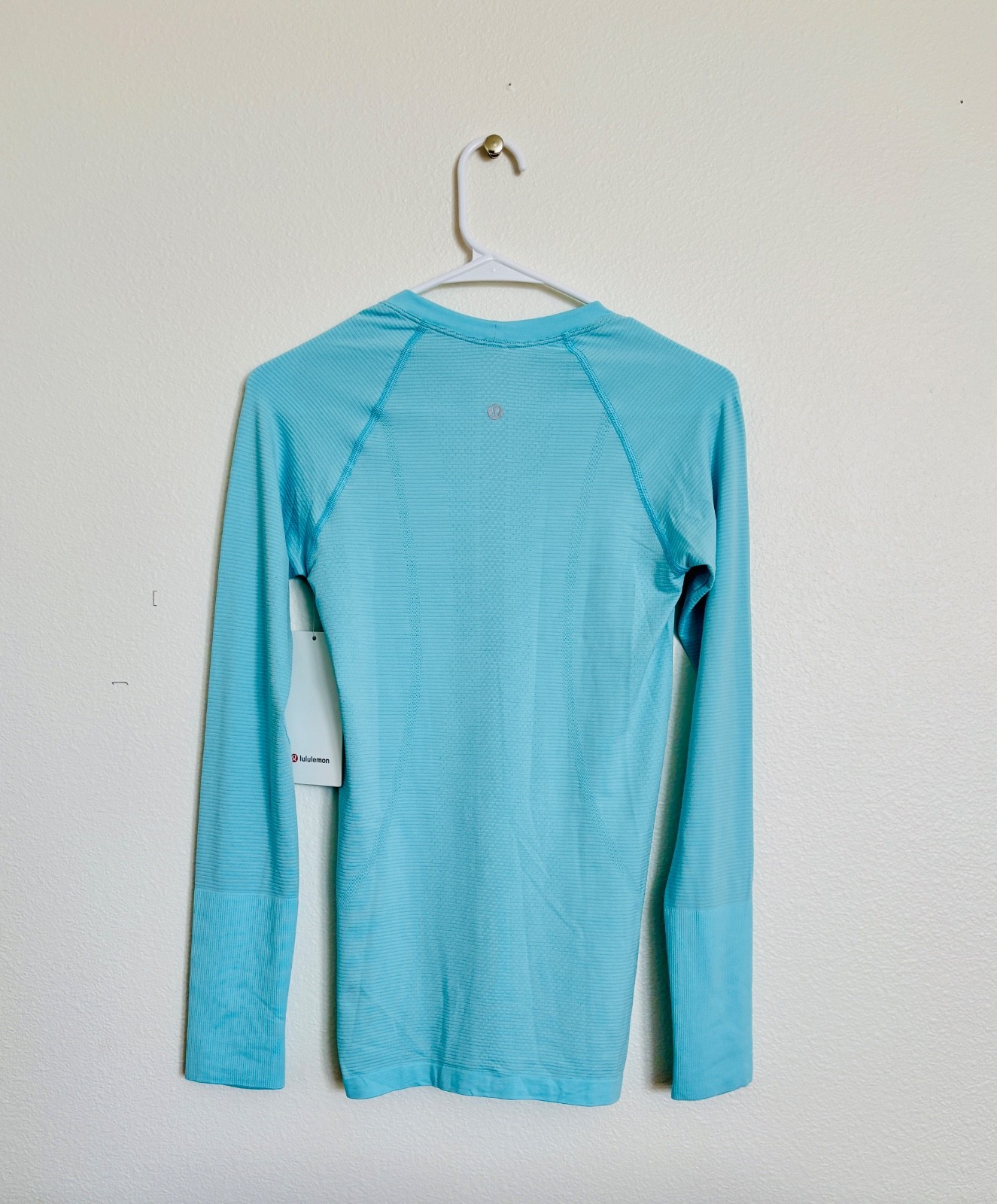 NWT sz4 Lululemon Swiftly Tech 2.0 Long Sleeve Icing Blue light blue