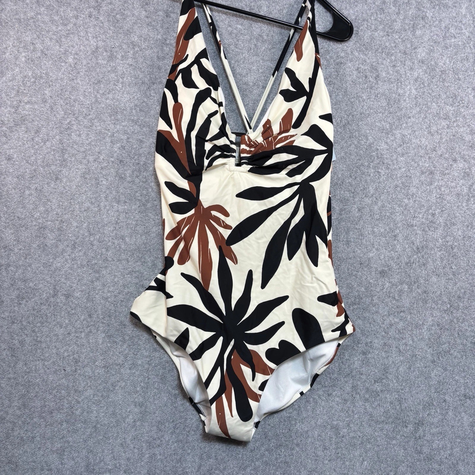 Shade & Shore One Piece White-Black-Brown Full Seat Coverage 1-Piece Swimsuit XS