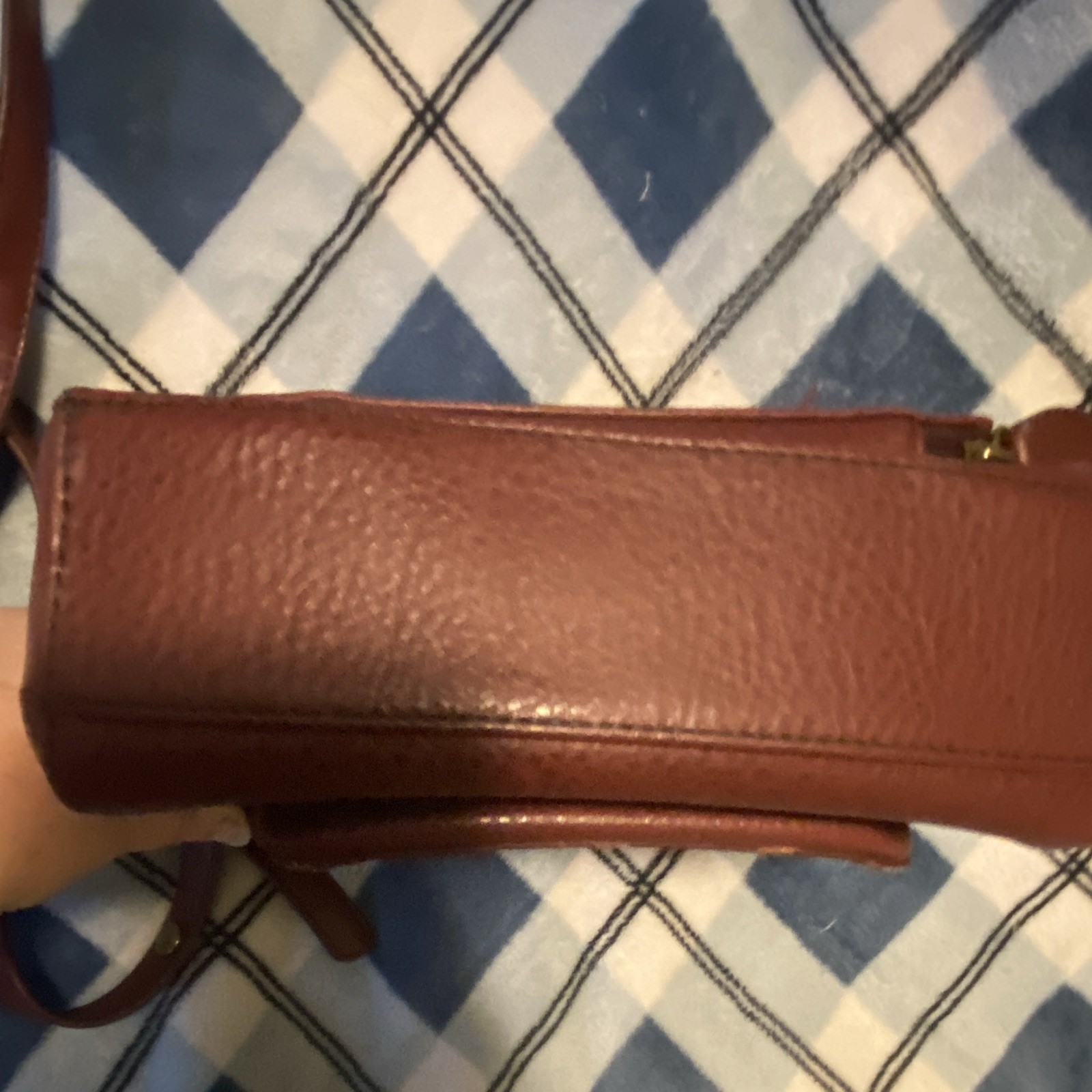 Relic Burgundy Pebbled Small Crossbody Bag Turn Lock Zip Adjustable Strap