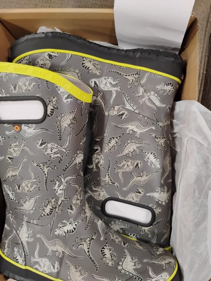 Bogs Kids Boots Super Dino big kids sz 6 Mid Calf