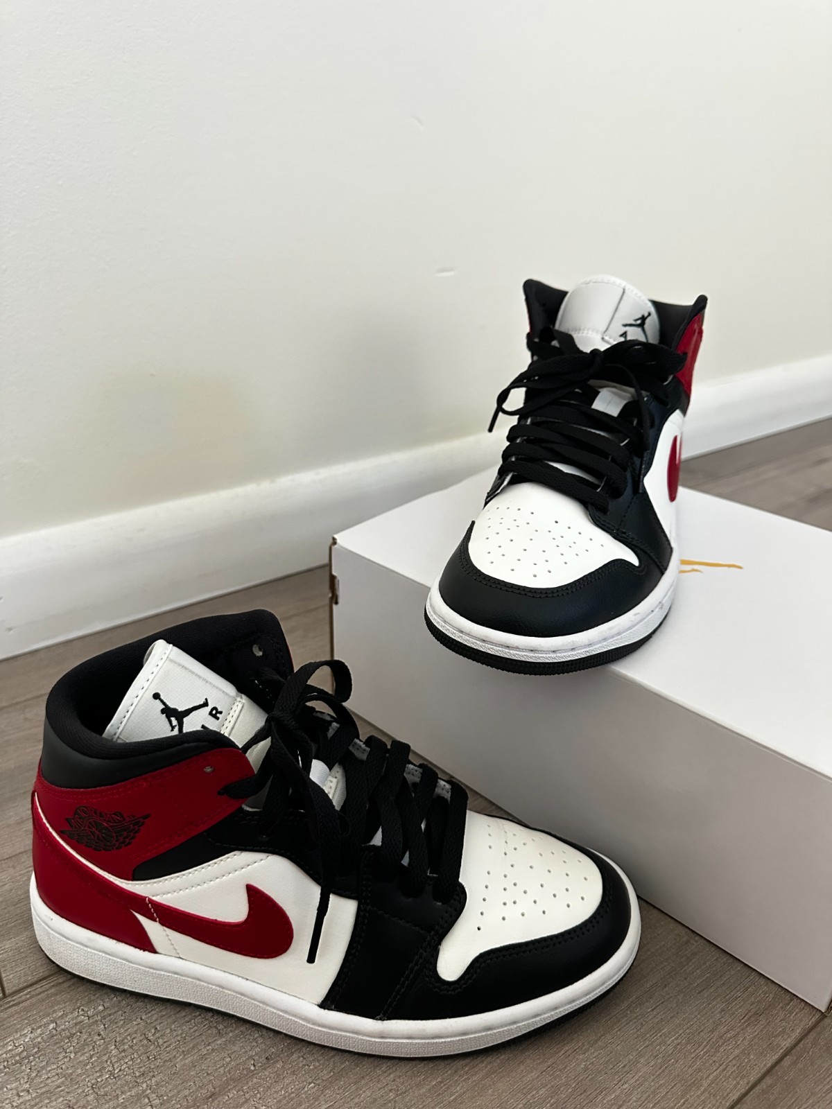 Air Jordan 1 Mid White Black Gym Red – Women’s 7.5 / GS 6Y w/ Box